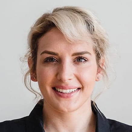 من نحن 4 pexels liliana drew 946122206 face